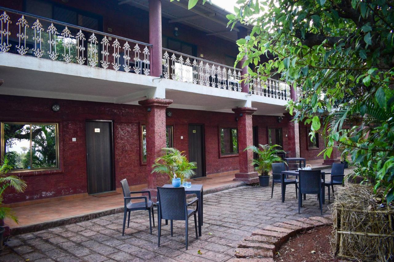 Hotel On The Rocks Mahābaleshwar Exterior foto