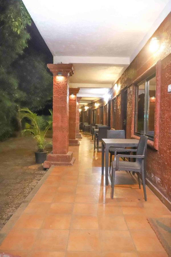 Hotel On The Rocks Mahābaleshwar Exterior foto