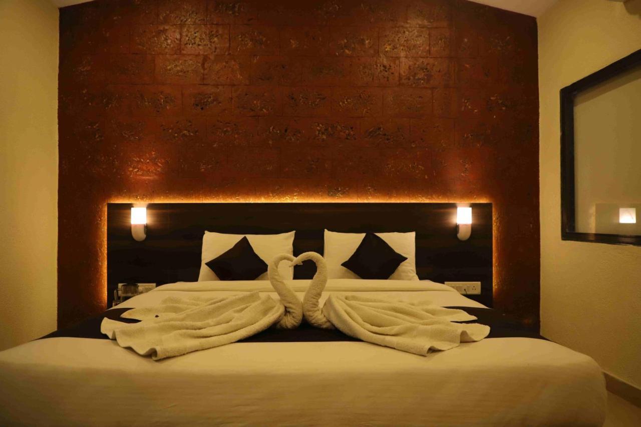 Hotel On The Rocks Mahābaleshwar Exterior foto