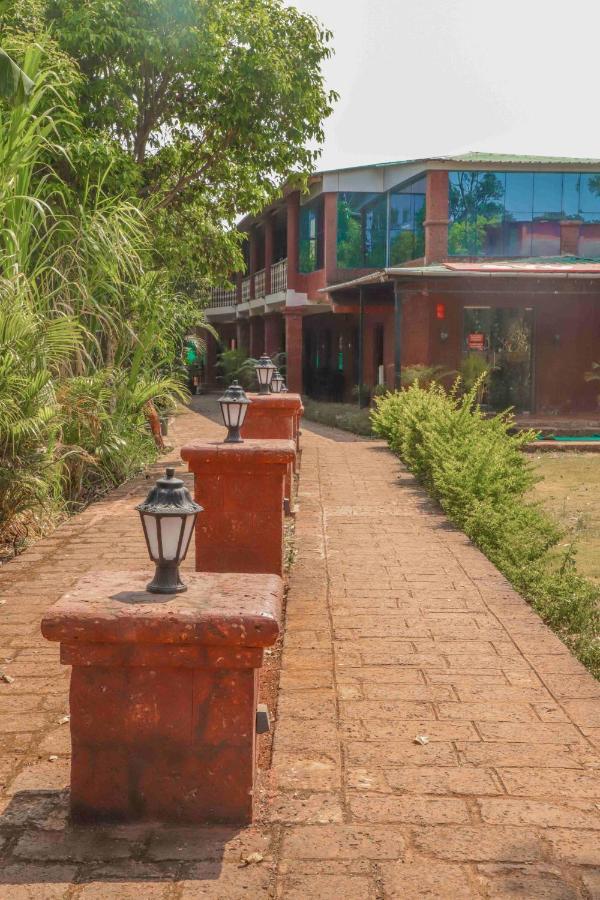 Hotel On The Rocks Mahābaleshwar Exterior foto
