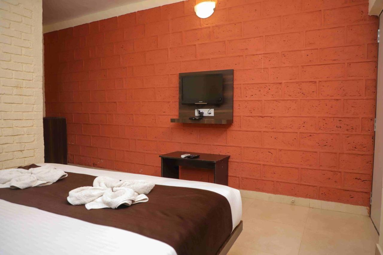 Hotel On The Rocks Mahābaleshwar Exterior foto
