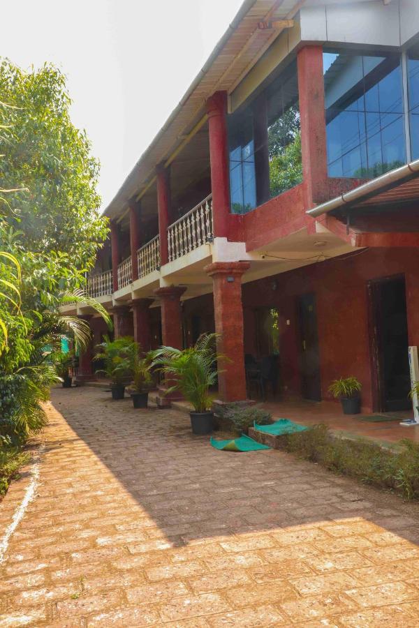 Hotel On The Rocks Mahābaleshwar Exterior foto