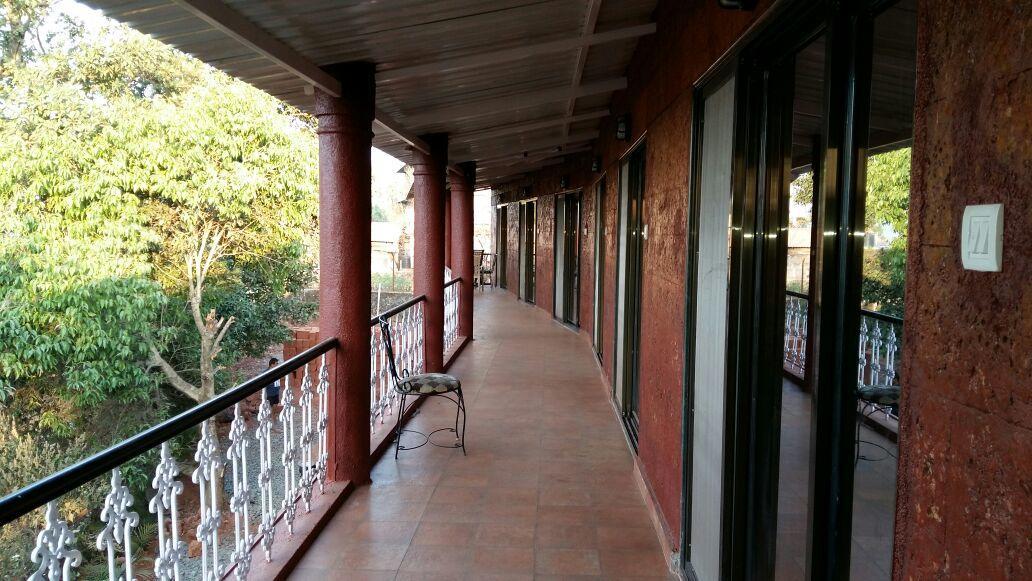 Hotel On The Rocks Mahābaleshwar Exterior foto
