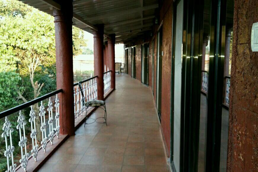 Hotel On The Rocks Mahābaleshwar Exterior foto