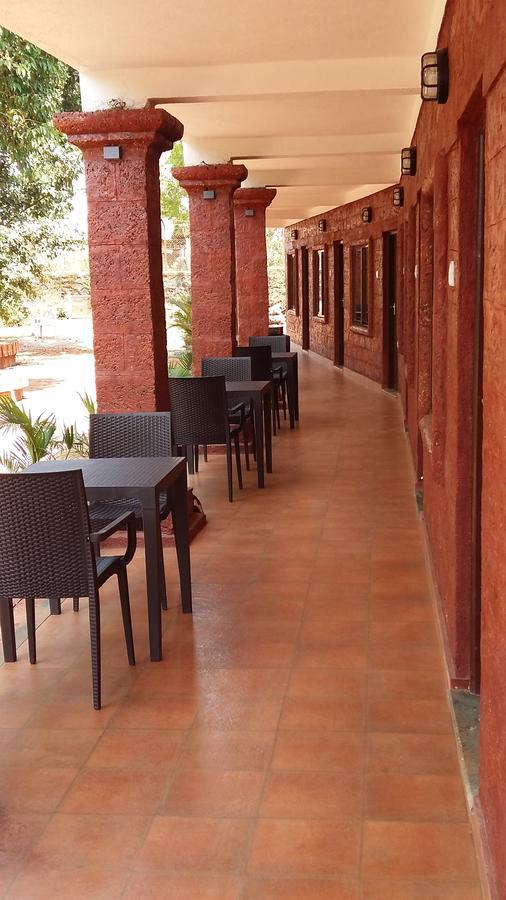 Hotel On The Rocks Mahābaleshwar Exterior foto
