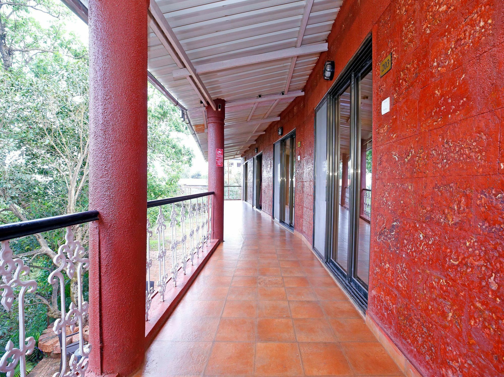 Hotel On The Rocks Mahābaleshwar Exterior foto